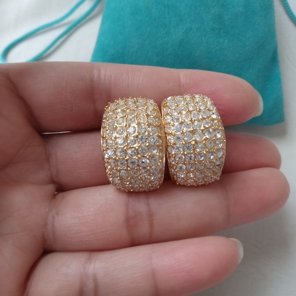 GORGEOUS ROMAN HALF HOOP CURVED RHINESTONE Pave Clip On Gold Earrings - Picture 1 of 6